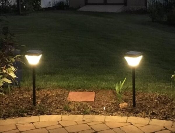 LUZ LED SOLAR PARA JARDIN (ESTACA) - Imagen 3